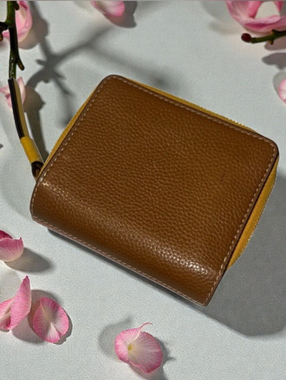 Tory Burch Pebbled Leather Compact Wallet - Dusty Rose with Gold Logo - Picture 3 of 4